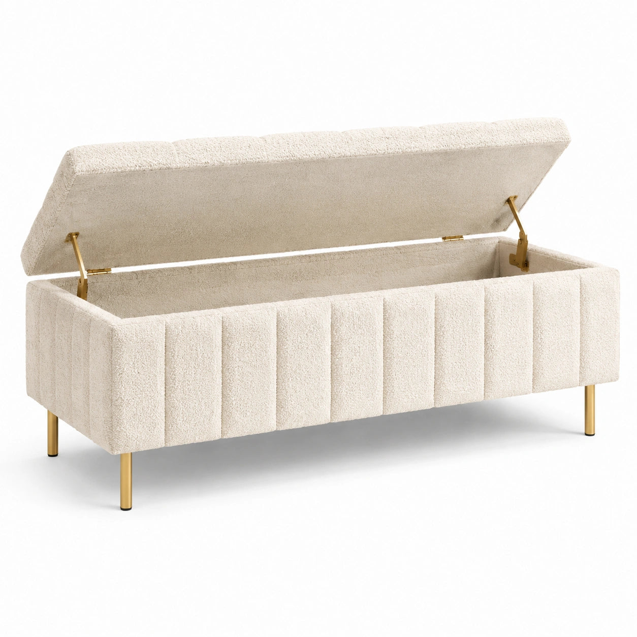 Banco de madera tapizado en bouclé beige con patas metálicas doradas